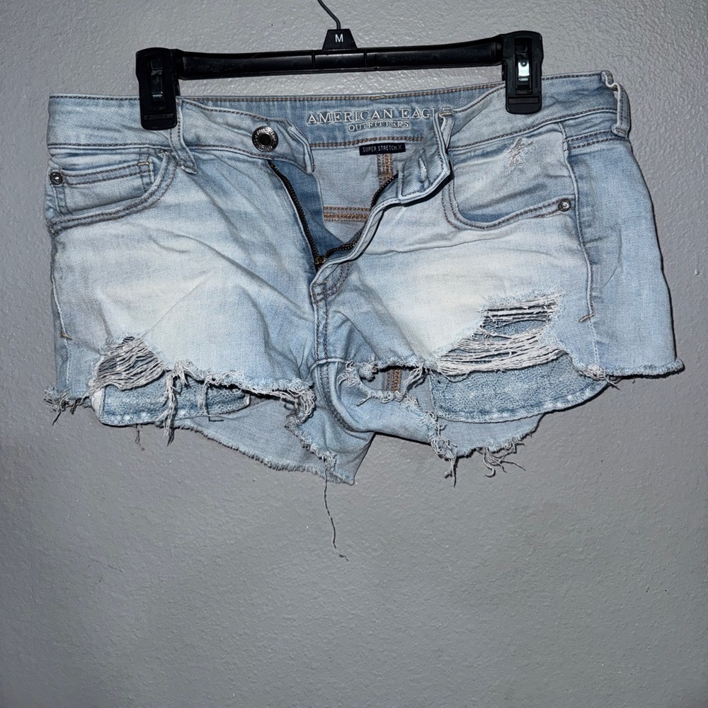 American Eagle- size 8- light wash- Shortie- super stretch - Picture 4 of 5